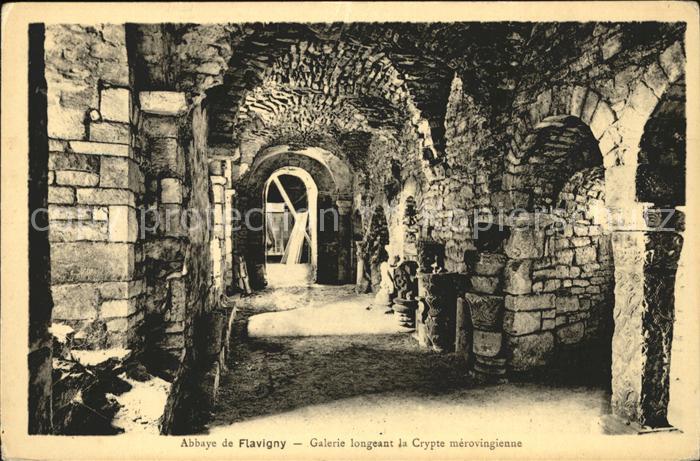 Flavigny-sur-Ozerain Abbaye Galerie longeant la Crypte