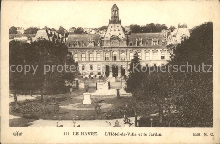 Le Havre Hotel de Ville et le Jardin Monument