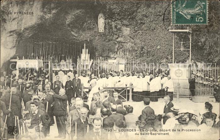 Lourdes Hautes Pyrenees Grotte Procession du Saint Sacrement St