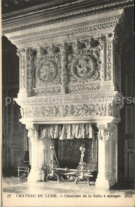 Le Lude Chateau Cheminee de la Salle a manger
