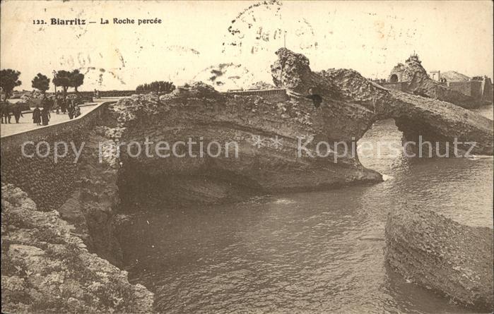 Biarritz Pyrenees Atlantiques La Roche percee Felsenkueste