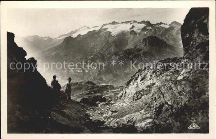 Luchon Haute-Garonne Les Monts Maudits Bergtour Gebirgspanor