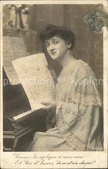 Foto ELD Nr. 4093 Klavier Frau Notenblatt