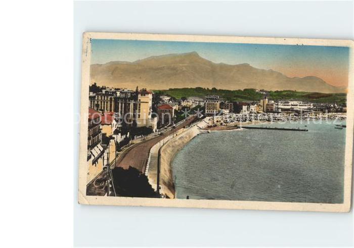 Saint-Jean-de-Luz Vue generale de la Plage et la Rhune