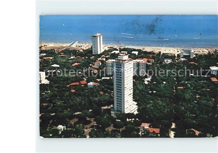 Cervia Wolkenkratzer und Pinienhain Strand