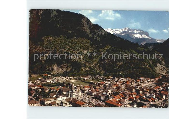 Cluses Centre Ville Massif du Mont Blanc vue a