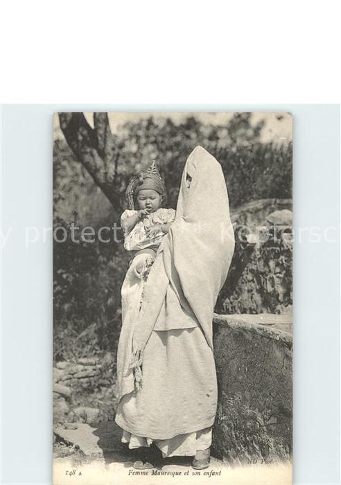 Alger Algerien Femme Mauresque et son enfang Scenes et Types
