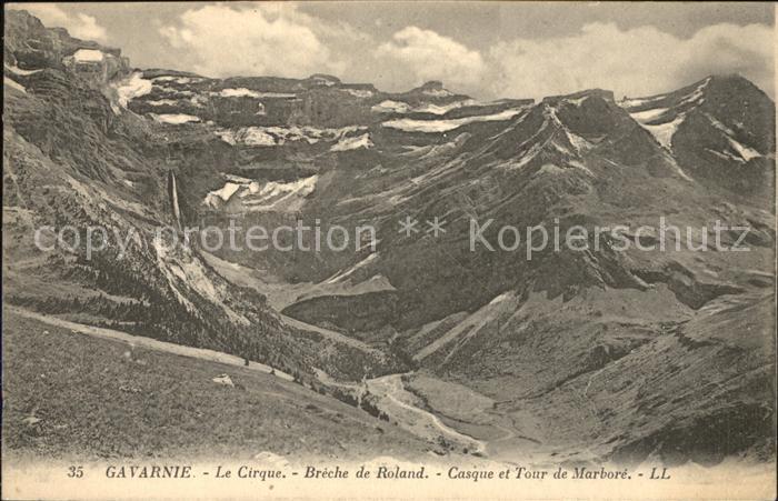 Gavarnie Hautes-Pyrenees Le Cirque Breche de Roland Casque et To