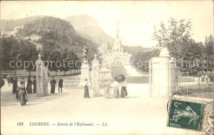 Lourdes Hautes Pyrenees Entree de l'Esplanade Stempel auf AK