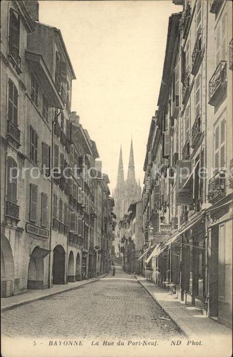 Bayonne 64 Rue de Port Neuf Tours de l'Eglise