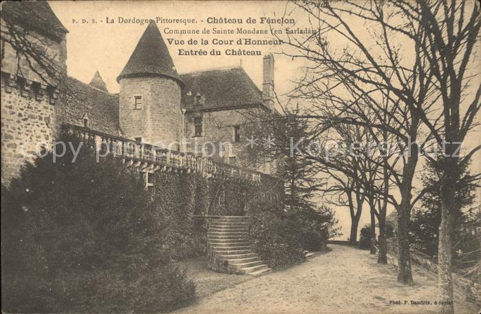 Sainte-Mondane Chateau de Fenelon Cour d_Honneur Entre