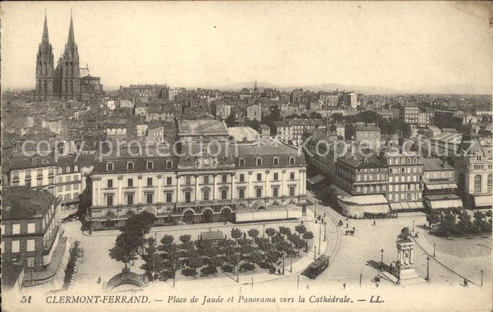 Clermont-Ferrand Place de Jaude et Panorama vers la Cath
