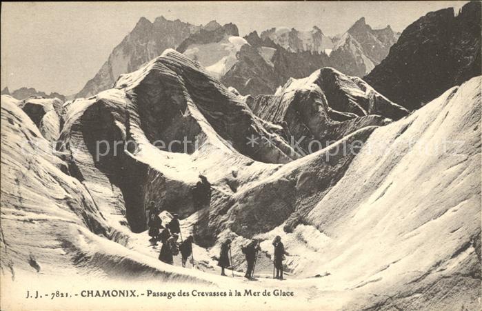 Chamonix Passage des Crevasses a la Mer de Glace