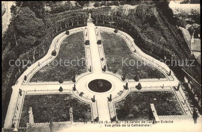 Meaux Seine et Marne Jardin de l'ancien Eveche vue prise de la Cathedrale