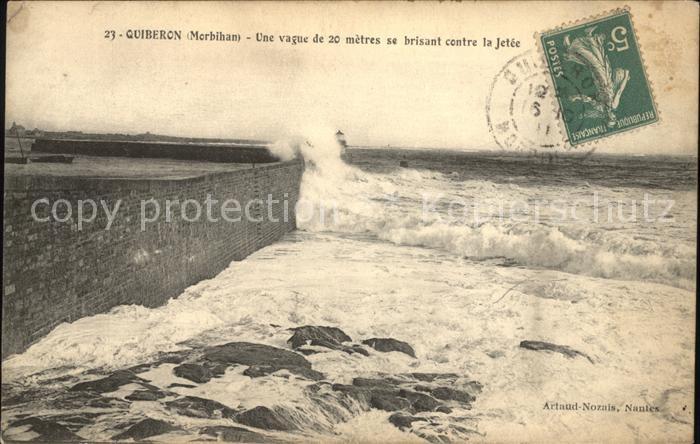 Quiberon Morbihan Vague de 20 metres si brisant contre la