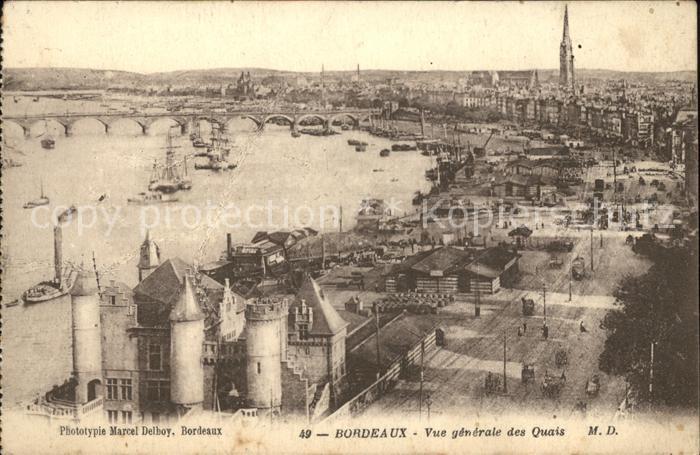 Bordeaux Vue generale des Quais Pont