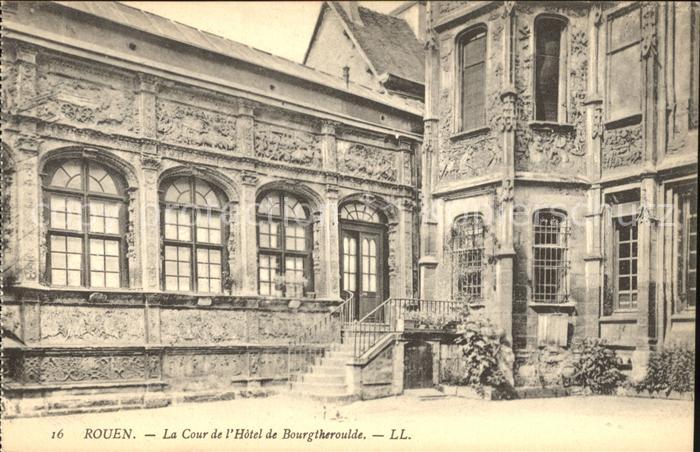 Rouen Cour de l Hotel de Bourgtheroulde