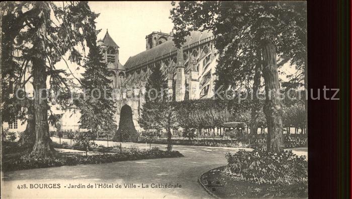 Bourges Jardin de l_Hotel de Ville Cathedrale