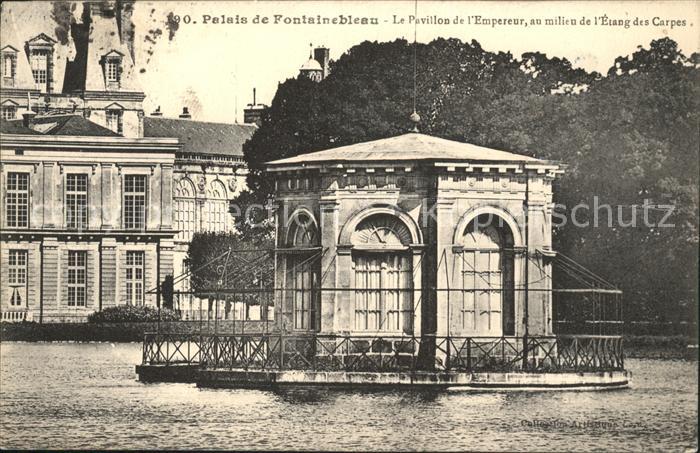Fontainebleau Seine et Marne Palais Pavillon de l'Empereur Etang des Carpes