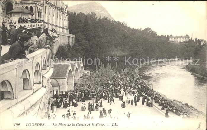 Lourdes Hautes Pyrenees Place de la Grotte et le Gave