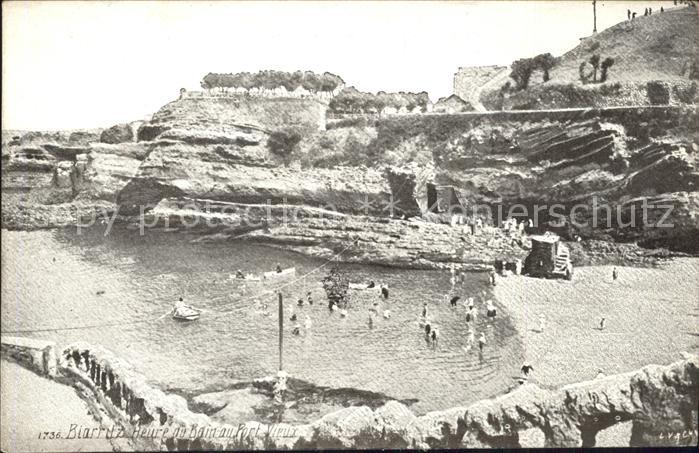 Biarritz Pyrenees Atlantiques Heure du Bain au Port vieux Plage