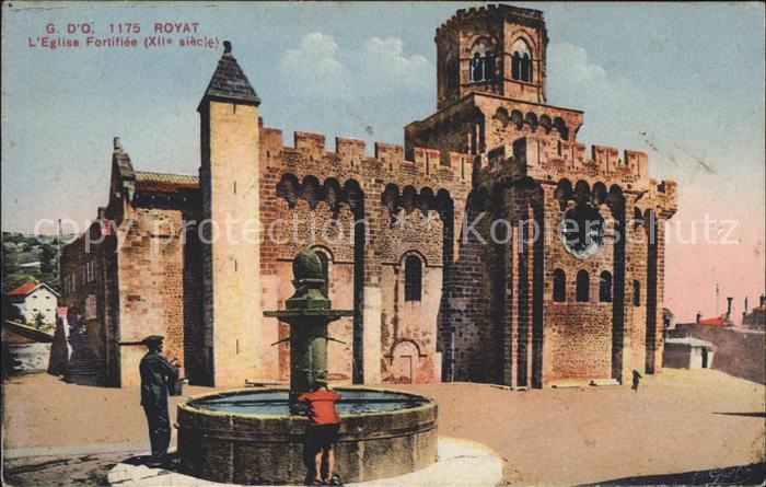 Royat Puy de Dome Eglise Fortifiee XII siecle Fontaine