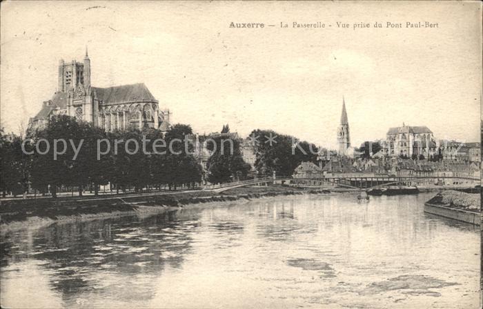 Auxerre La Passerelle Cathedrale vue prise du P