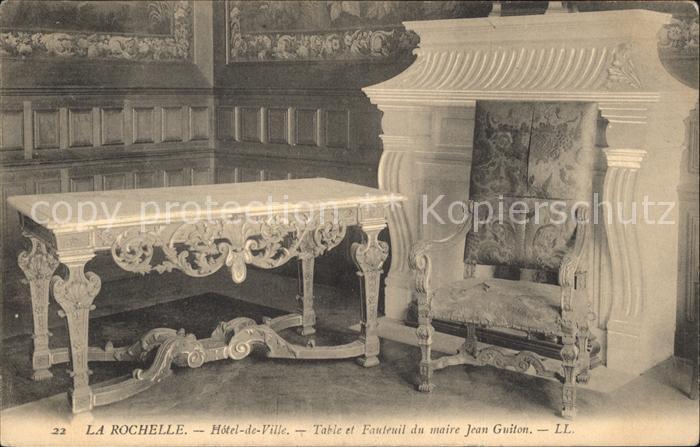 La Rochelle Charente-Maritime Hotel de Ville Table et Fauteuil du mai