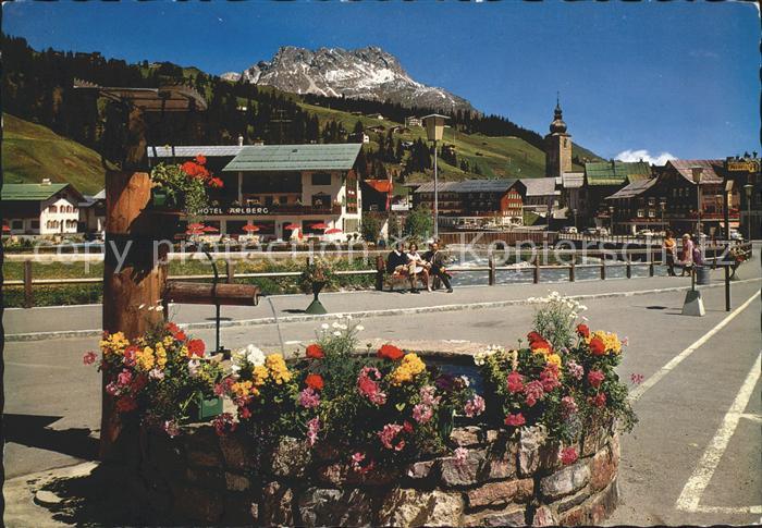 Lech Vorarlberg Ortspartie mit Blick auf das Karhorn Brunnen
