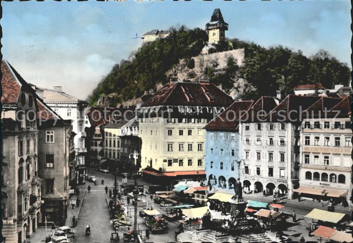 Graz Steiermark Hauptplatz mit Schlossberg