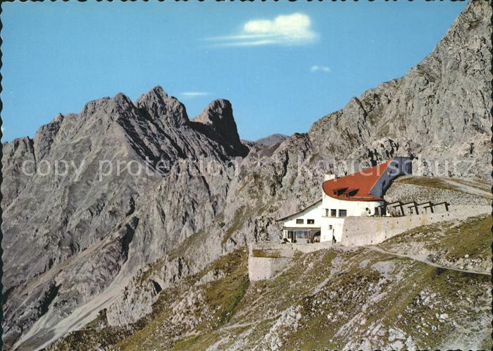 Innsbruck Bergstation Hafelekar mit Brandstock und Solstein