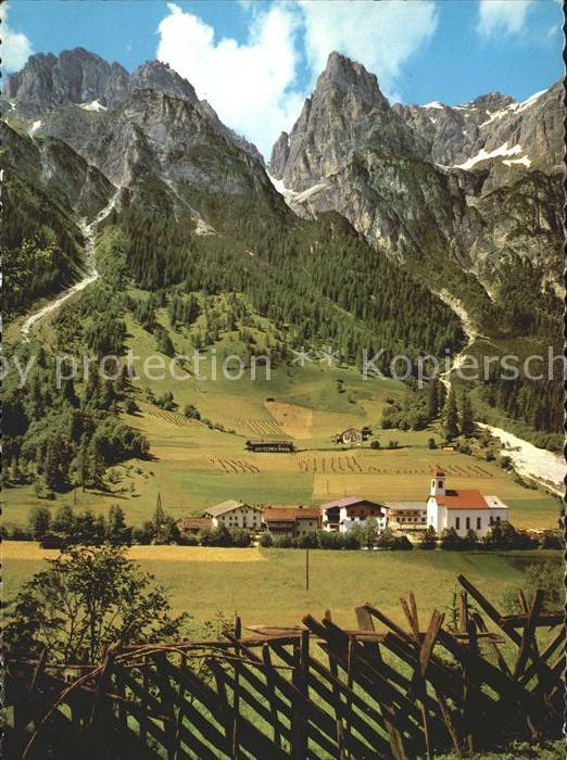 Gschnitz Tirol Ortsblick mit Kirche
