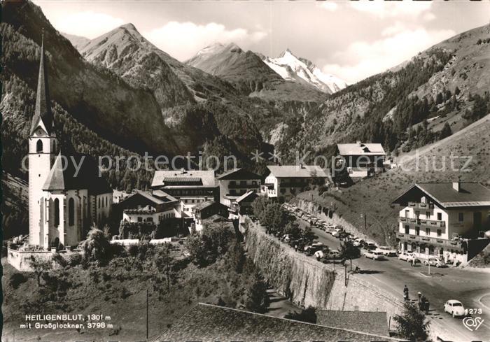 Heiligenblut Kaernten mit Kirche und Grossglockner
