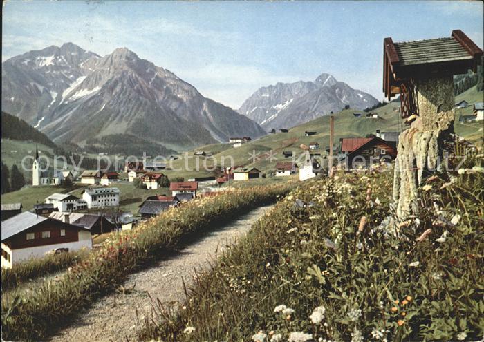 Hirschegg Kleinwalsertal Vorarlberg mit Elferkopf Zwoelferkopf Widderstein und B