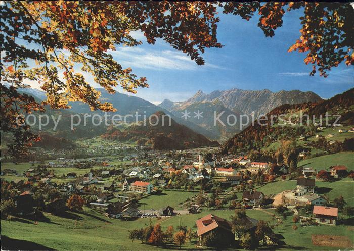 Schruns Vorarlberg Panorama gegen Tschagguns mit Zimba Raetikon Herbstlaub
