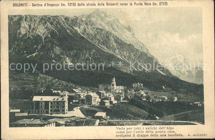 Dolomiti Cortina d``Ampezzo dalla strada delle Dolomiti verso la Punta Nera