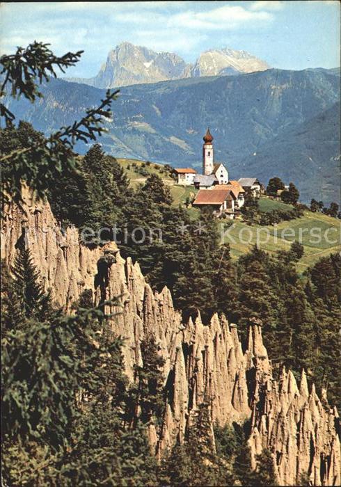 Renon Ritten piramidi di terra verso il Sassolungo Erdpyramiden am Ritten gegen