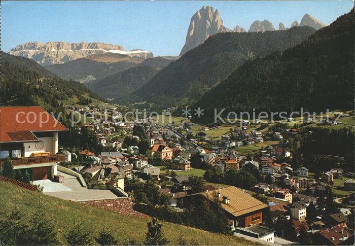 Dolomiten Graden St. Ulrich gegen Langkofel Berge
