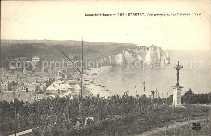 Etretat Vue generale Falaises d_aval Croix
