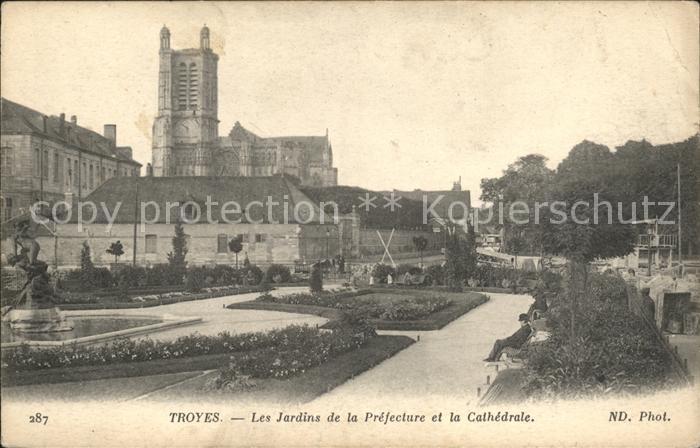 Troyes Aube Les jardins de la Prefecture et la Cathedrale