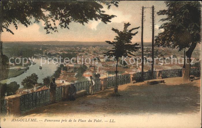 Angouleme Panorama pris de la Place du Palet