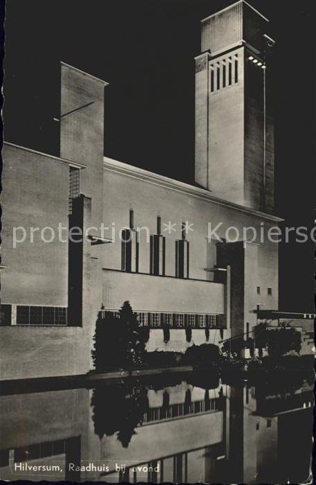 Hilversum Raadhuis bij avand