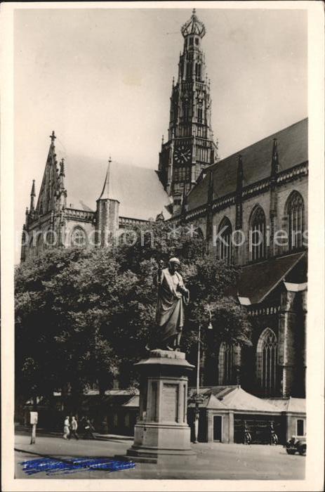 Haarlem Groote Kerk Denkmal Statue Kathedrale