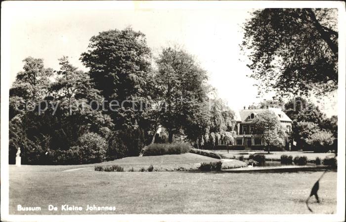 Bussum De Kleine Johannes Park Statue Villa