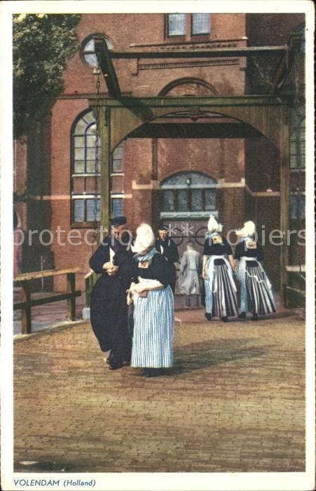 Vollendam Kirchgang Pfarrer Trachten