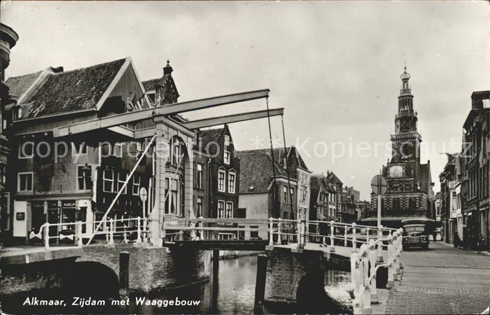 Alkmaar Zijdam met Waaggebouw Kanal Bruecke