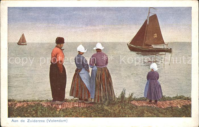 Volendam Aan de Zuiderzee Fischerboot Trachten