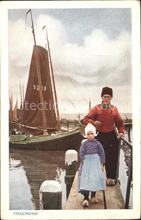 Volendam Hafen Fischerboot Tracht