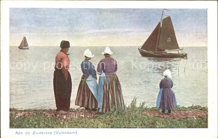 Volendam Aan de Zuiderzee Fischerboot Trachten