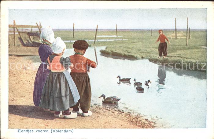 Volendam Eendjes voeren Kinder Enten